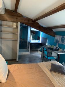 B&B / Chambres d'hotes Domaine du Serre d'Avene : Chambre Double - Moderne