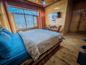 The Alpinist cafe and Retreat