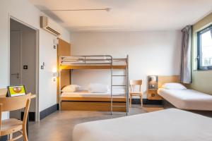 Hotels B&B HOTEL Cholet Sud : Chambre Familiale