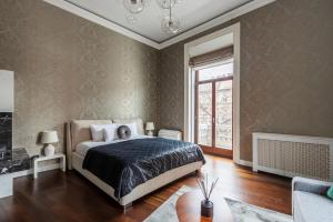 Luxury Apartment With Balcony next to the New York Café