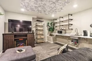 8 Mi to Barr Lake Cozy Commerce City Home! - Hudson