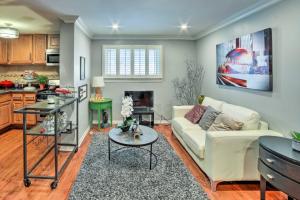 Chicago Gem Near Subway about 5 Mi to Downtown