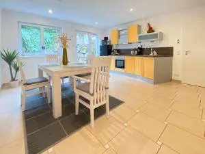 2 Zimmer Apartment, 70 qm, max 4 Pers, private Terasse, 2 Parkplätze, Internet 250 MBit - Nufringen