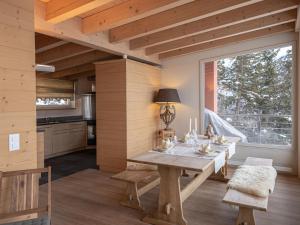 Apartment Chesa Crusch 7 by Interhome