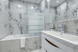 Superb Large and New 4bds Flat - Heart of Paris 10