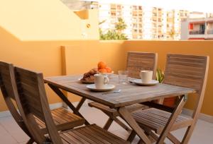 HomeForGuest Atico Martina con terraza en Los Cristianos