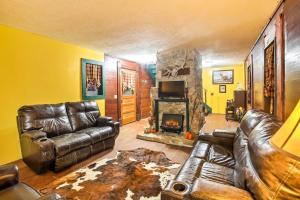 Historic Bruno Hampton Creek Hideaway on 2 Acres
