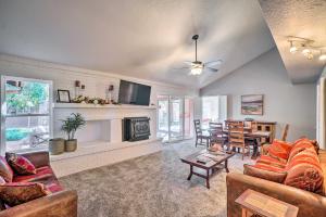 1 Mi to Cathedral Rock Trailhead Home with Sunroom