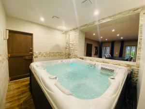 Un moment hors du temps - Jacuzzi - Billard -Baby-Foot- Parking - 167