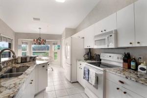 Spacious Golf Club Condo, Membership Available!