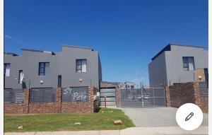 Exclusive townhouse Newton Park