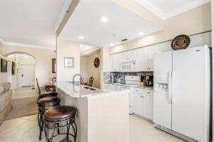 Private Golf Course Condo, Club Membership Available!