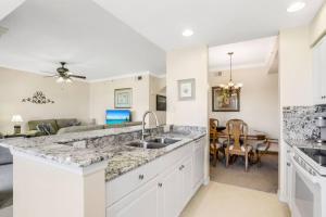 Private Golf Course Condo, Club Membership Available!