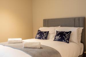 Luxury 2 bedroom apartment with free parking in the heart of York