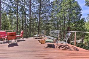 Rustic Retreat w Deck: Steps From Lake Almanor!