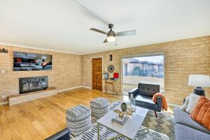 Stunning Old Town Condo Pool and Sunset Views!