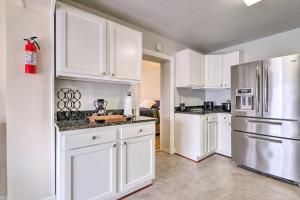 Pet-Friendly Home < 6 Mi to National Mall!
