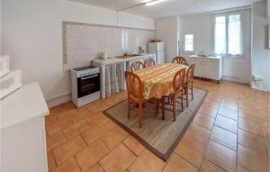 Maisons de vacances Nice Home In Fox-amphoux With 2 Bedrooms, Wifi And Swimming Pool : photos des chambres