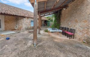 Maisons de vacances 2 Bedroom Lovely Home In Fox-amphoux : photos des chambres