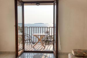 Apartments by the sea Brodarica, Sibenik - 13615