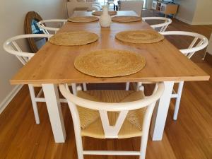 Kabine Waterfront Lakehouse in Sunshine