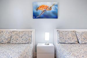 Luxury Calypso Tower 3! Free Beach Chair Service for 4! by Dolce Vita Getaways PCB