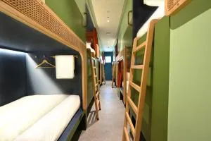 Dream Chaser Boutique Capsule Hotel - Сингапур