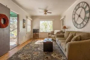 Colonial Cottage Getaway - 坦普尔顿