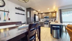 Mammoth Estates Condo - Free Parking & Pet Friendly