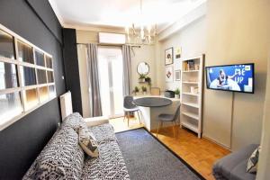 Seven Seconds Away Apartment