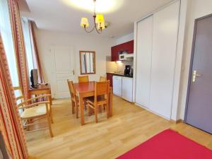 Appartements Val de Jade, La petite ourse, T2, centre Luchon, wifi : photos des chambres