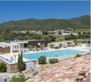 Maisons de vacances Lozari, villa T3 en residence-club avec piscine et pataugeoire, plage et commerces a pied, tout proche de L'Ile Rousse : photos des chambres