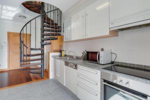 Camara de Lobos Duplex Apartment by HR MADEIRA