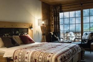 Double Room with Balcony and Mountain View room in Hotel L'Etable