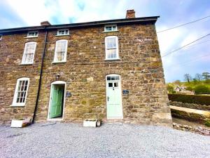 Castle Buildings Cottage1