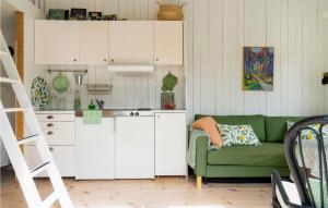 2 Bedroom Gorgeous Home In Ellös