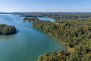 Waterfront, Newly Built, Spacious Apartment!