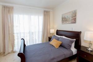 Pristine 4BR Beachfront Getaway with Pool & Rooftop