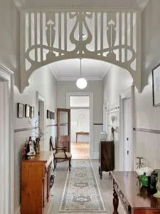 The Old Headmasters House - Gladstone