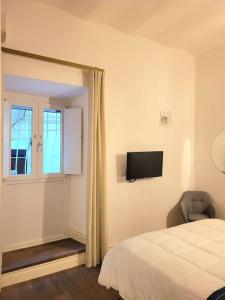 1min from Metro: Domus Famagosta 2Bedrooms 2Baths