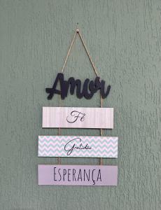 Casa aconchegante e charmosa à 6 min da Praia - Ar condicionado - WIFI 600MB - Netflix - Globoplay - Cozinha Completa