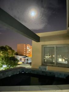 LUMINOSO piso con jacuzzi