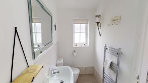 Luna Azul at The Bay Filey, sleeps up to 8, and 2 dogs stay for free!