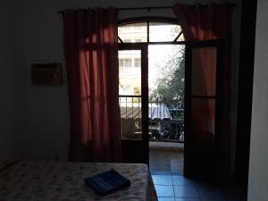 Seu Apto na Praia da Costa 9 Simples e Barato Mobiliado Ar Cond Fogão TV Geladeira Local Excelente no Centro