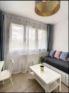 Appartements IDF04 Superbe appart cosy aeroport CDG wifi 4 pers : photos des chambres