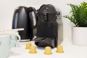 Deluxe City Apartment with balcony! Free Garage Parking included!