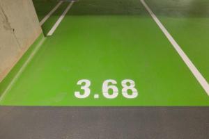 Deluxe City Apartment with balcony! Free Garage Parking included!