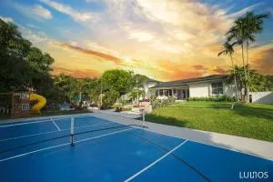 Unique Flagler's Mansion Pickleball Court L37 - West Miami