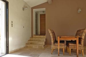 Appartements Relaxing Home Near Pool in Malaucene : photos des chambres