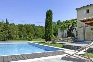 Holiday home with shared pool in Malaucene - Entrechaux